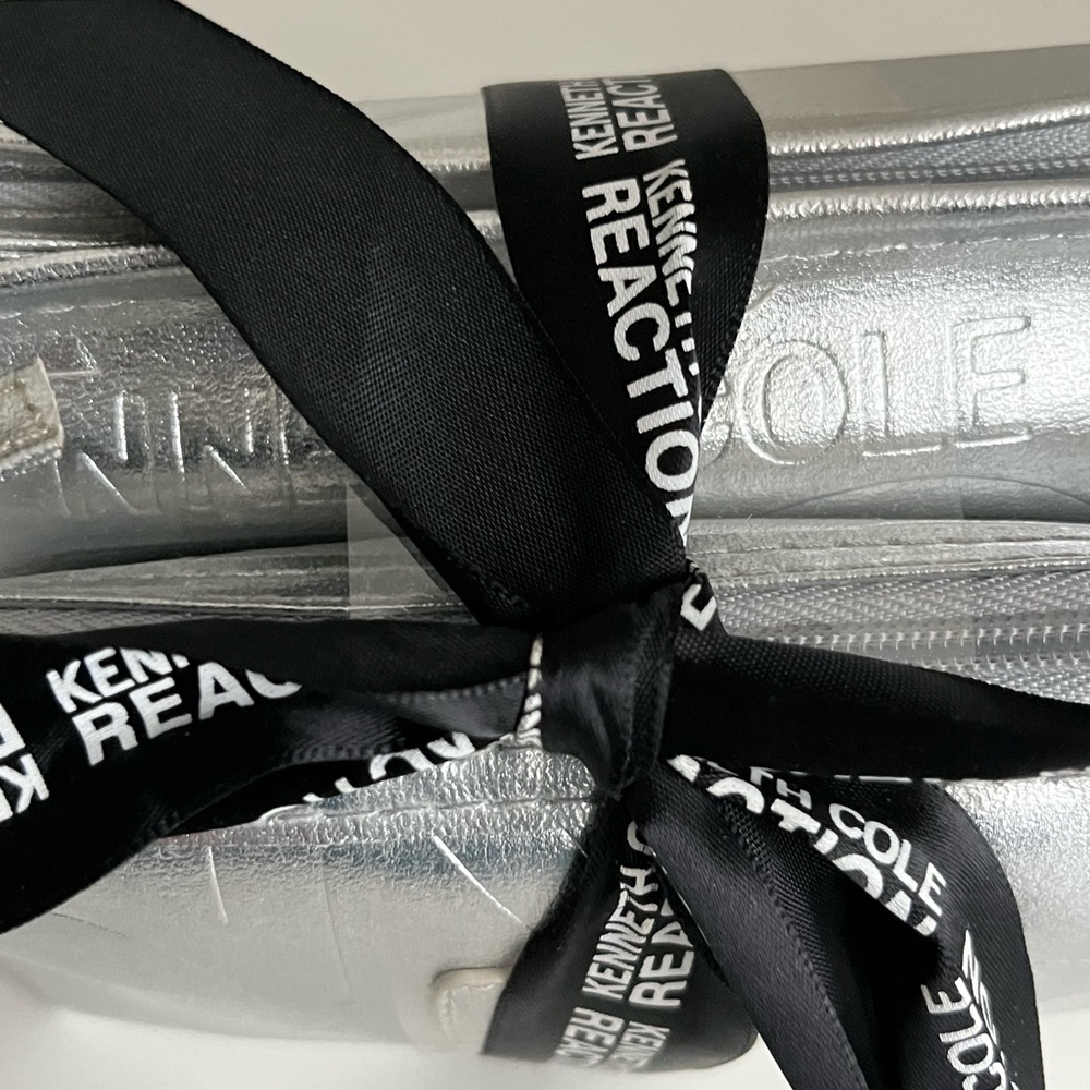 KENNETH COLE REACTION COSMETIC BAGS - Picture 10 of 11